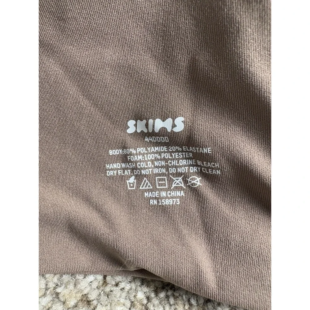 Skims Fits Everybody T-shirt Demi Women's Bra Size 44DDDD Kardashian‎